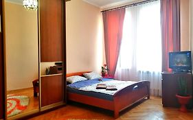 Flat On Sheptytskykh